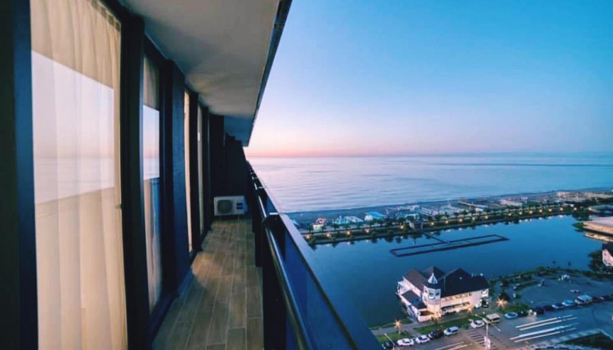 Delux Sea View Aparthotel In Orbi City Batumi Esterno foto