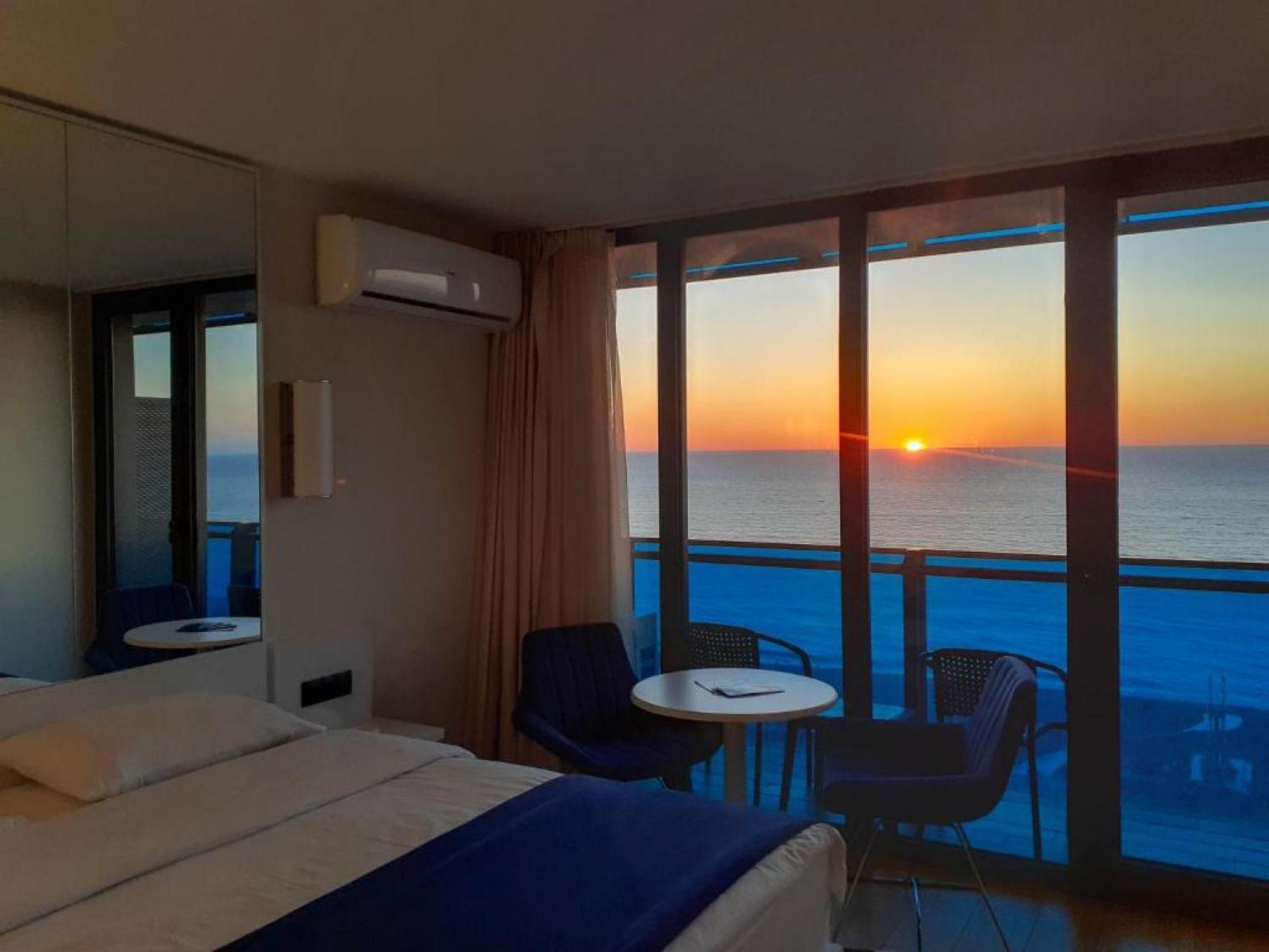Delux Sea View Aparthotel In Orbi City Batumi Esterno foto