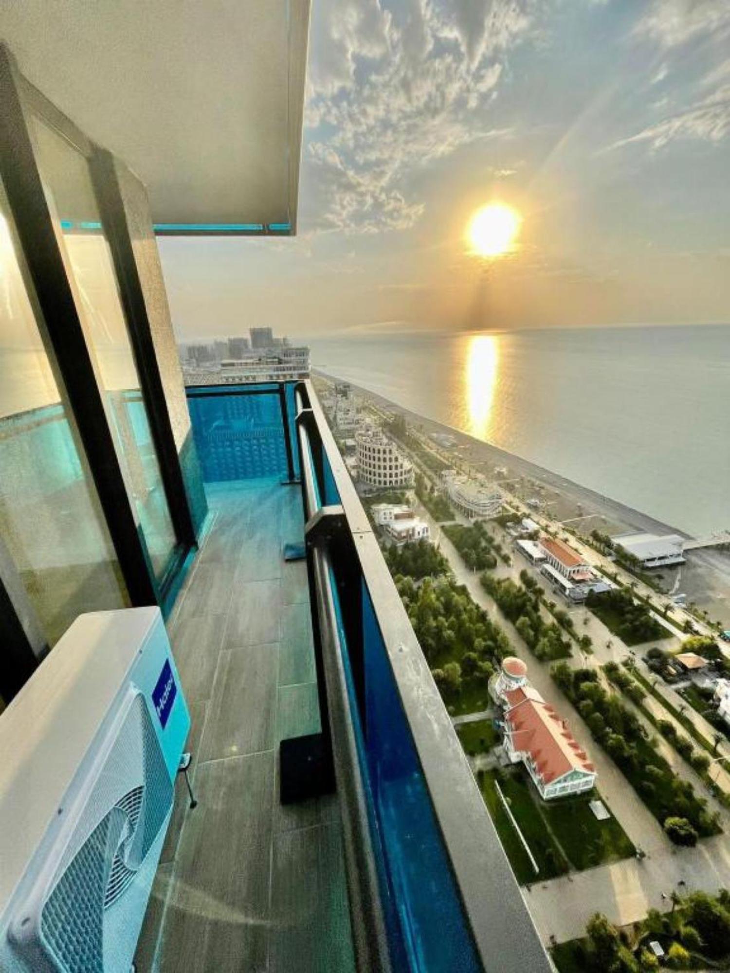 Delux Sea View Aparthotel In Orbi City Batumi Esterno foto