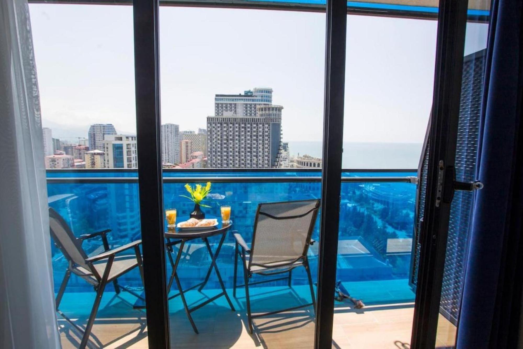 Delux Sea View Aparthotel In Orbi City Batumi Esterno foto