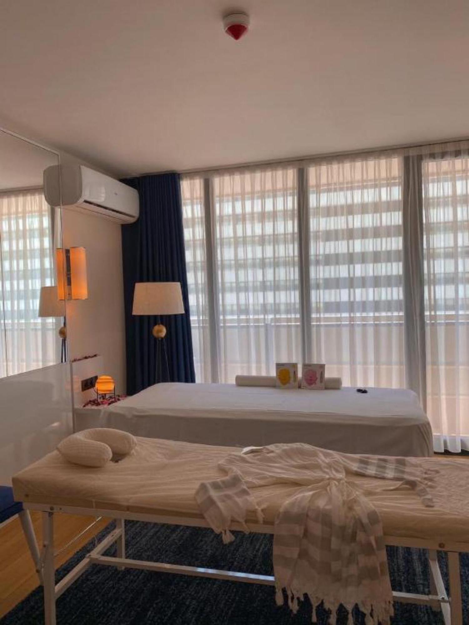 Delux Sea View Aparthotel In Orbi City Batumi Esterno foto