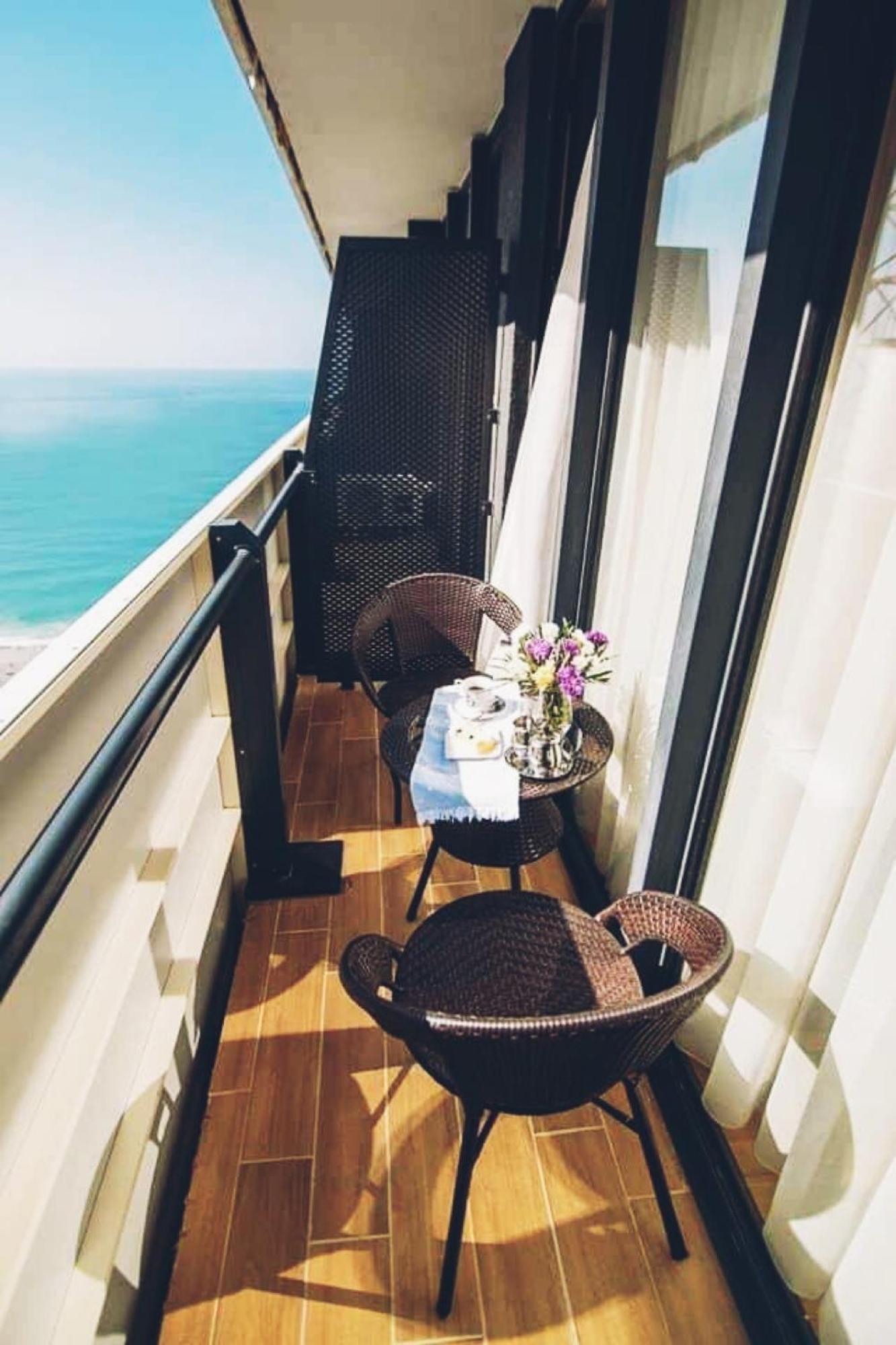 Delux Sea View Aparthotel In Orbi City Batumi Esterno foto