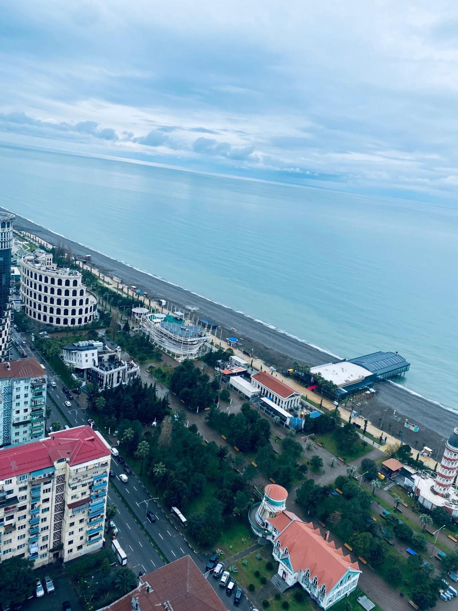 Delux Sea View Aparthotel In Orbi City Batumi Esterno foto