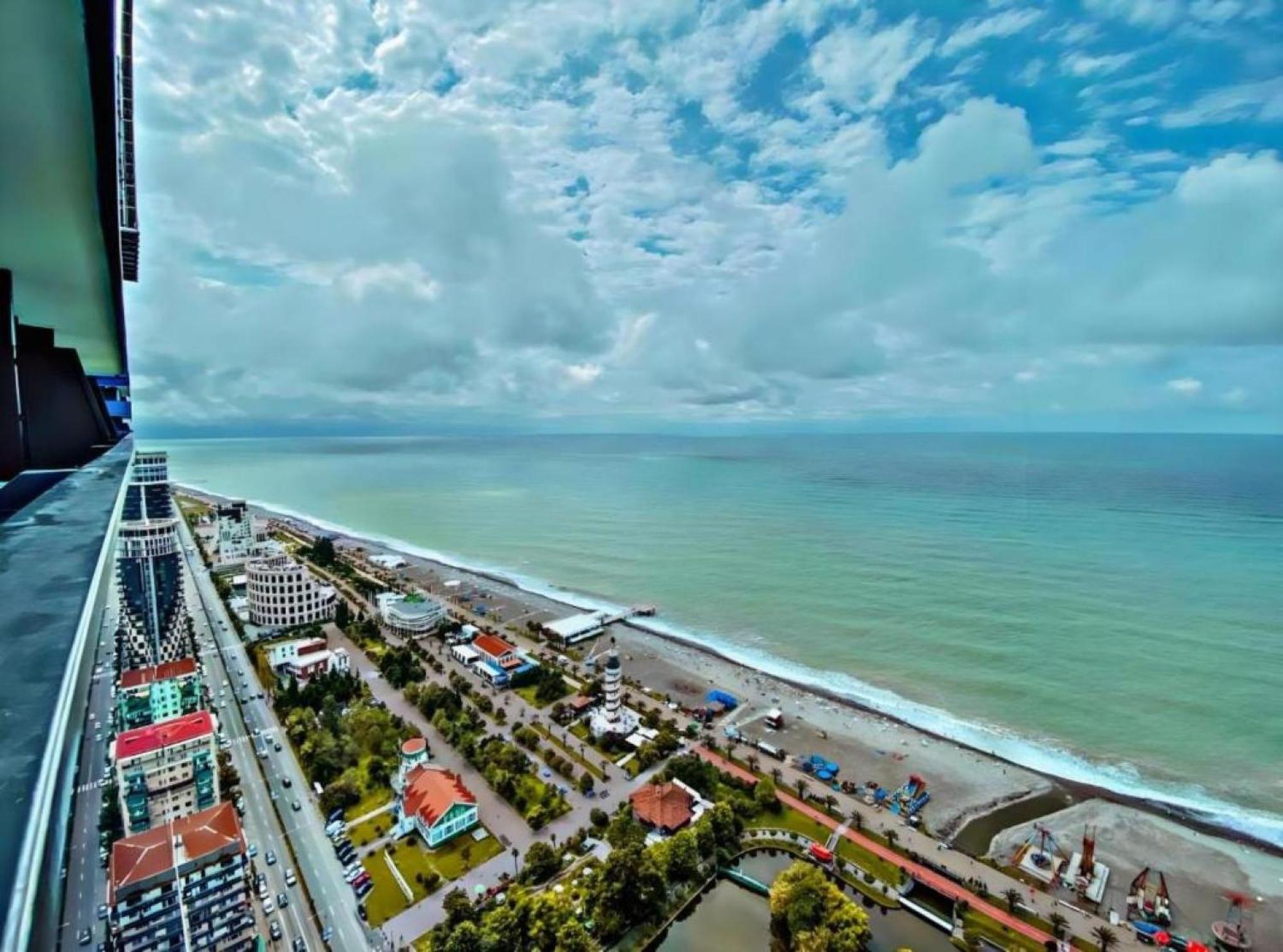 Delux Sea View Aparthotel In Orbi City Batumi Esterno foto